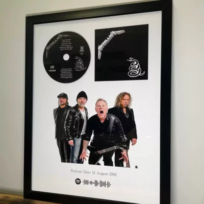 تابلو قاب‌دار آلبوم Black Album گروه متالیکا با دیسک CD و تصویر گروه