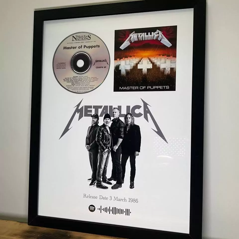 تابلو دیواری متالیکا آلبوم Master of Puppets با CD و لوگو