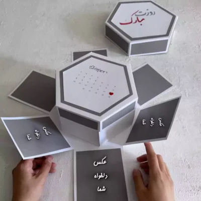 نمای نزدیک از لایه‌های داخلی جعبه شگفتی عشق